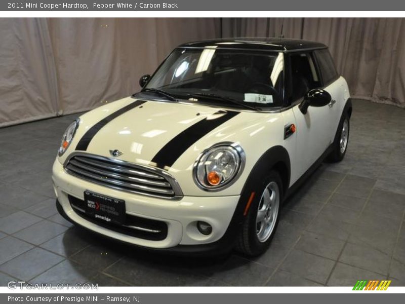 Pepper White / Carbon Black 2011 Mini Cooper Hardtop