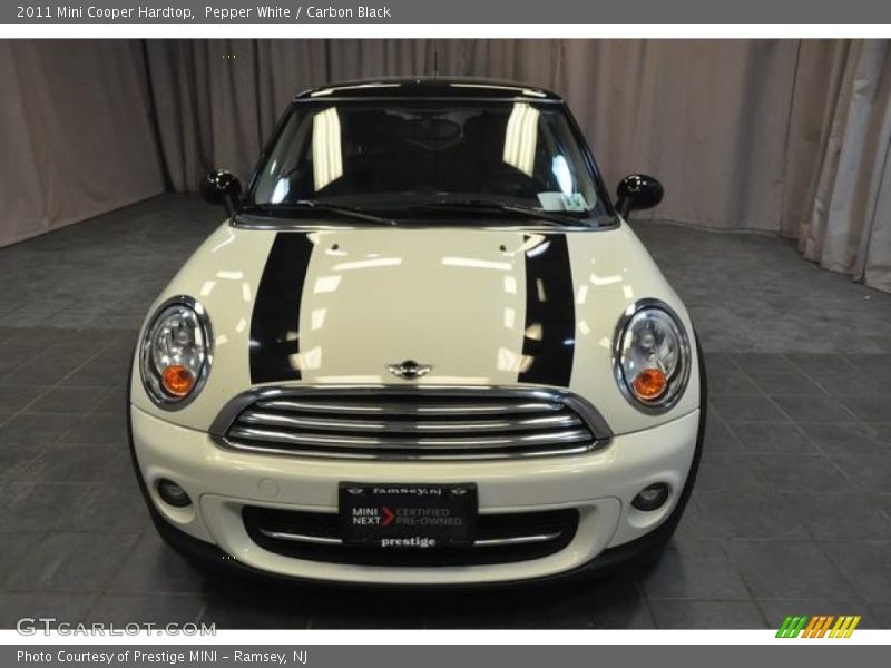 Pepper White / Carbon Black 2011 Mini Cooper Hardtop