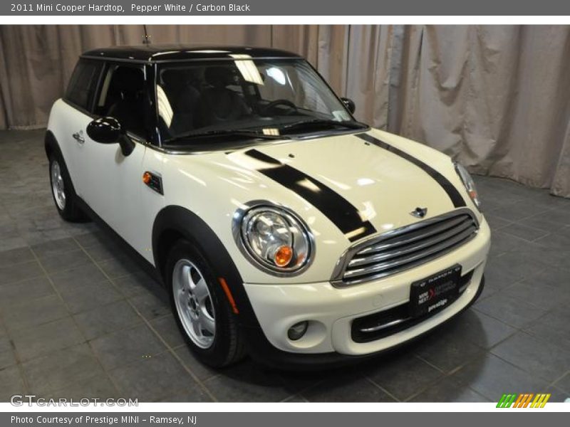 Pepper White / Carbon Black 2011 Mini Cooper Hardtop