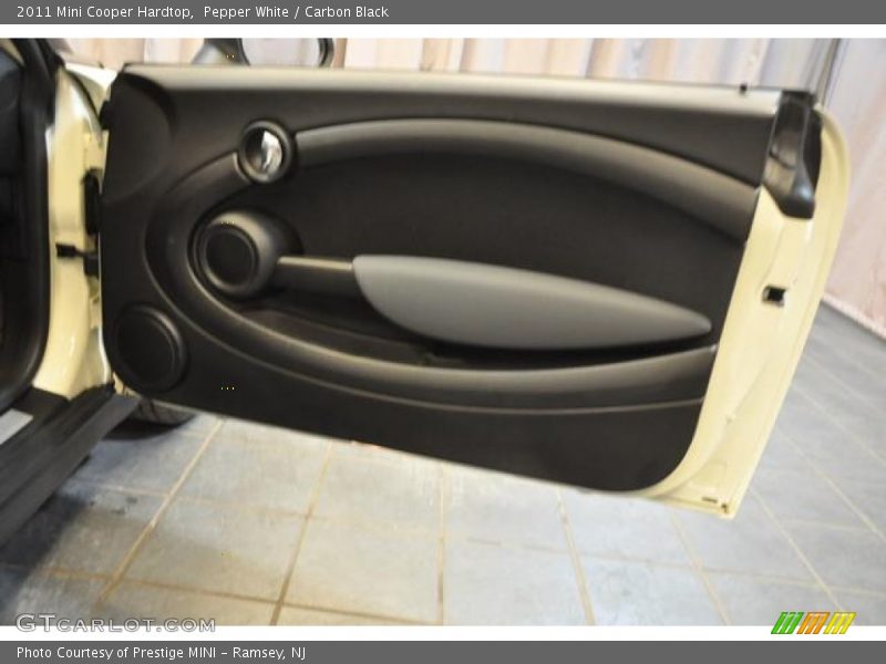 Pepper White / Carbon Black 2011 Mini Cooper Hardtop