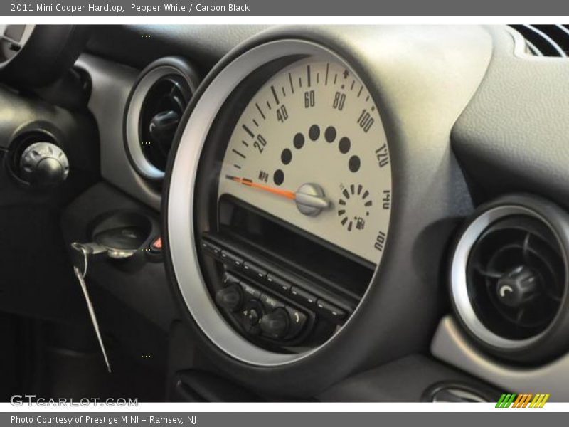 Pepper White / Carbon Black 2011 Mini Cooper Hardtop