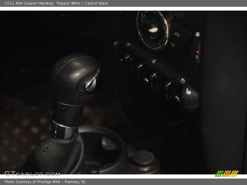 Pepper White / Carbon Black 2011 Mini Cooper Hardtop