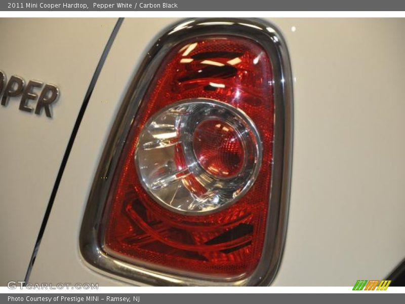 Pepper White / Carbon Black 2011 Mini Cooper Hardtop