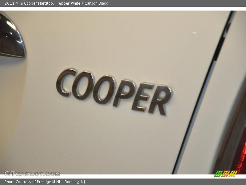 Pepper White / Carbon Black 2011 Mini Cooper Hardtop