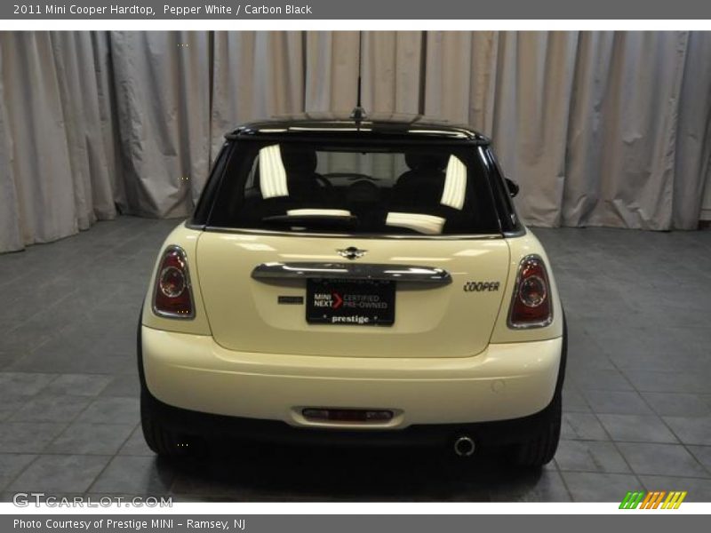Pepper White / Carbon Black 2011 Mini Cooper Hardtop