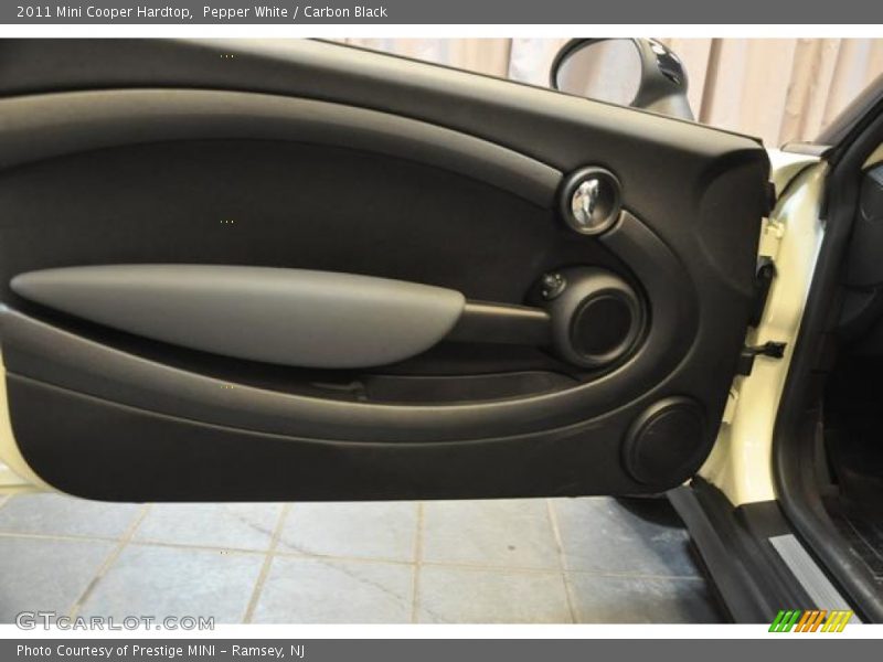 Pepper White / Carbon Black 2011 Mini Cooper Hardtop