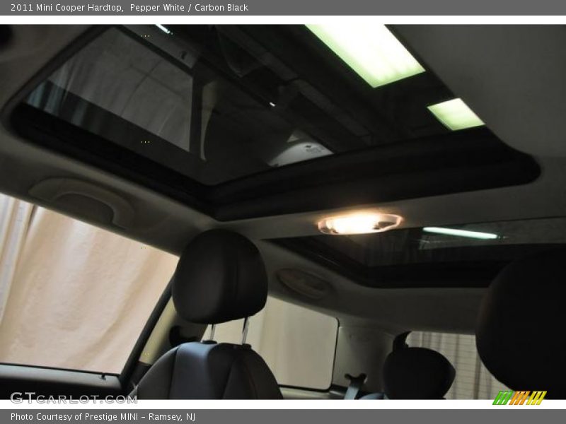 Pepper White / Carbon Black 2011 Mini Cooper Hardtop