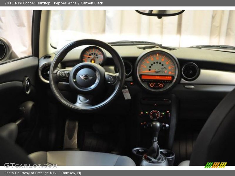Pepper White / Carbon Black 2011 Mini Cooper Hardtop