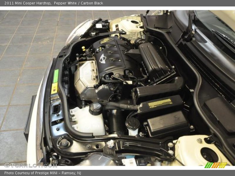 Pepper White / Carbon Black 2011 Mini Cooper Hardtop