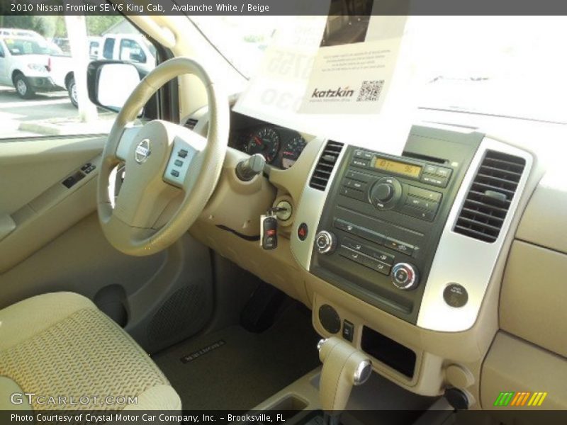 Avalanche White / Beige 2010 Nissan Frontier SE V6 King Cab