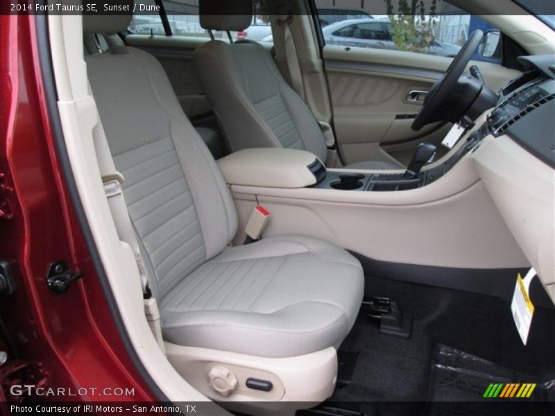 Front Seat of 2014 Taurus SE
