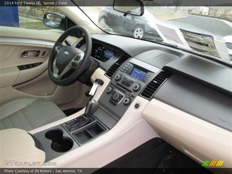 Dashboard of 2014 Taurus SE