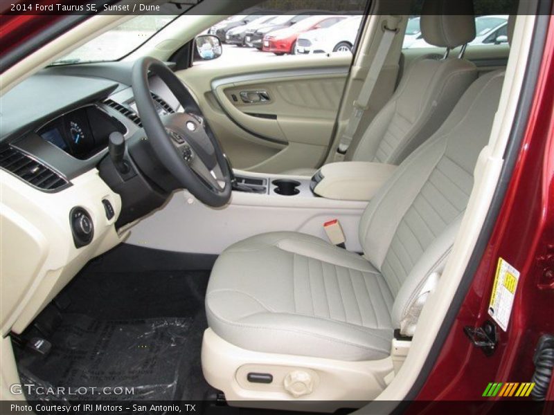 Front Seat of 2014 Taurus SE