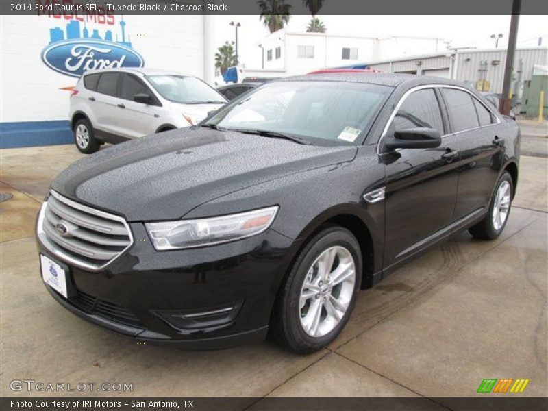 Tuxedo Black / Charcoal Black 2014 Ford Taurus SEL