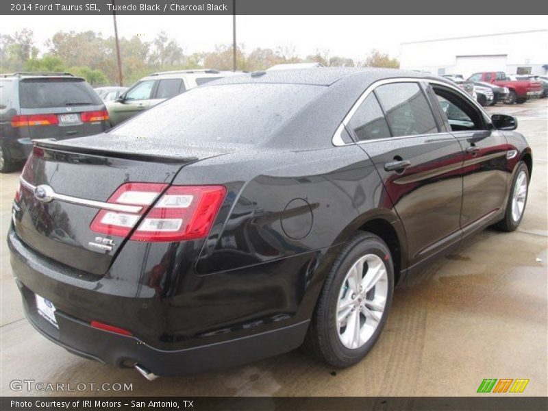 Tuxedo Black / Charcoal Black 2014 Ford Taurus SEL