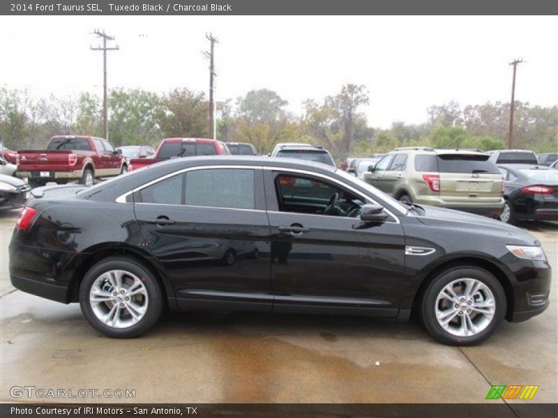 Tuxedo Black / Charcoal Black 2014 Ford Taurus SEL