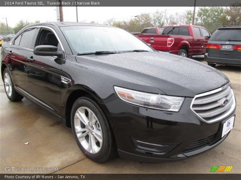Tuxedo Black / Charcoal Black 2014 Ford Taurus SEL