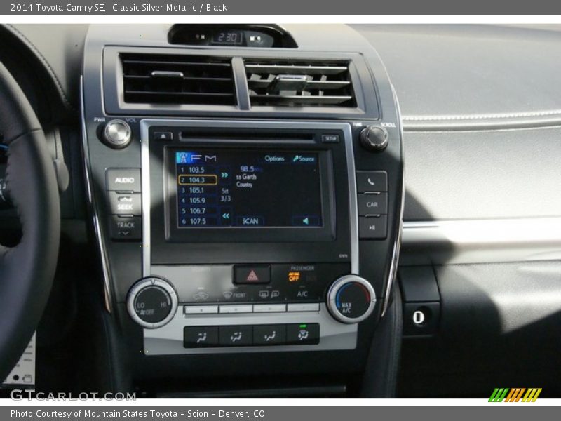 Classic Silver Metallic / Black 2014 Toyota Camry SE