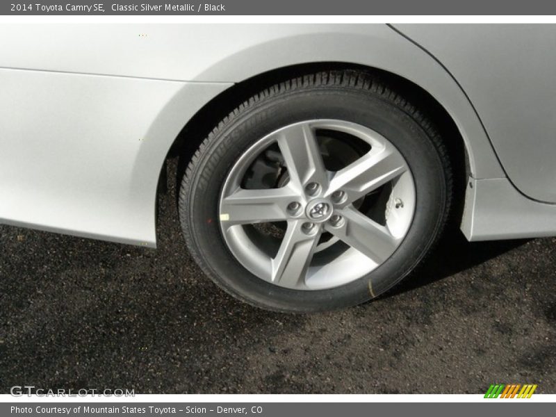 Classic Silver Metallic / Black 2014 Toyota Camry SE