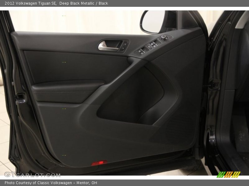 Deep Black Metallic / Black 2012 Volkswagen Tiguan SE