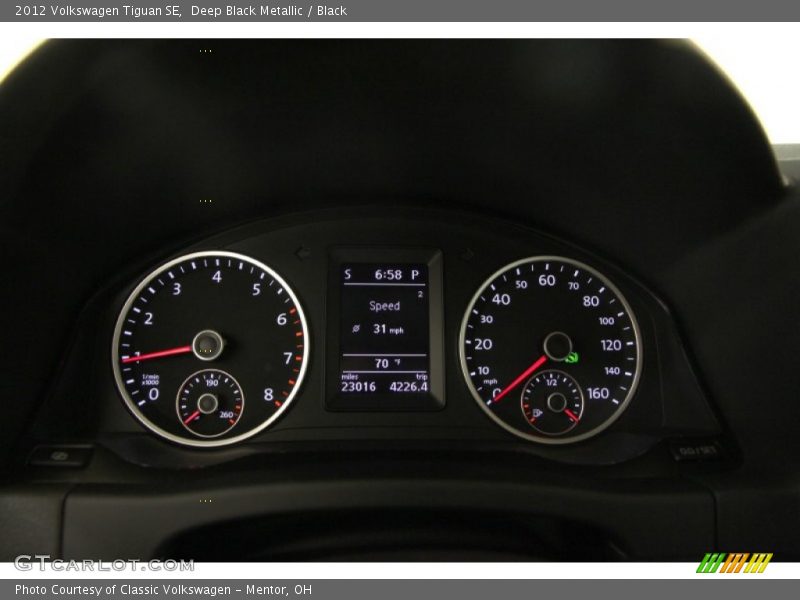 Deep Black Metallic / Black 2012 Volkswagen Tiguan SE