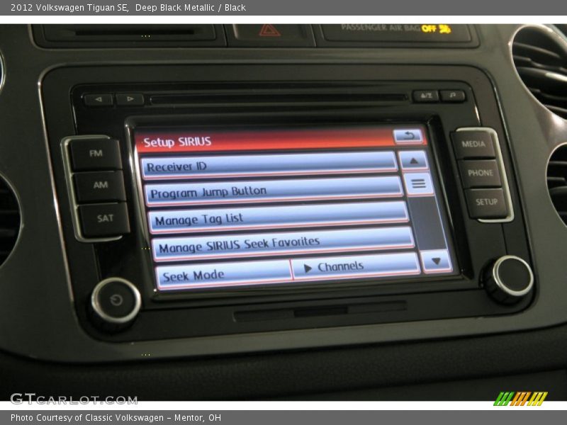 Deep Black Metallic / Black 2012 Volkswagen Tiguan SE