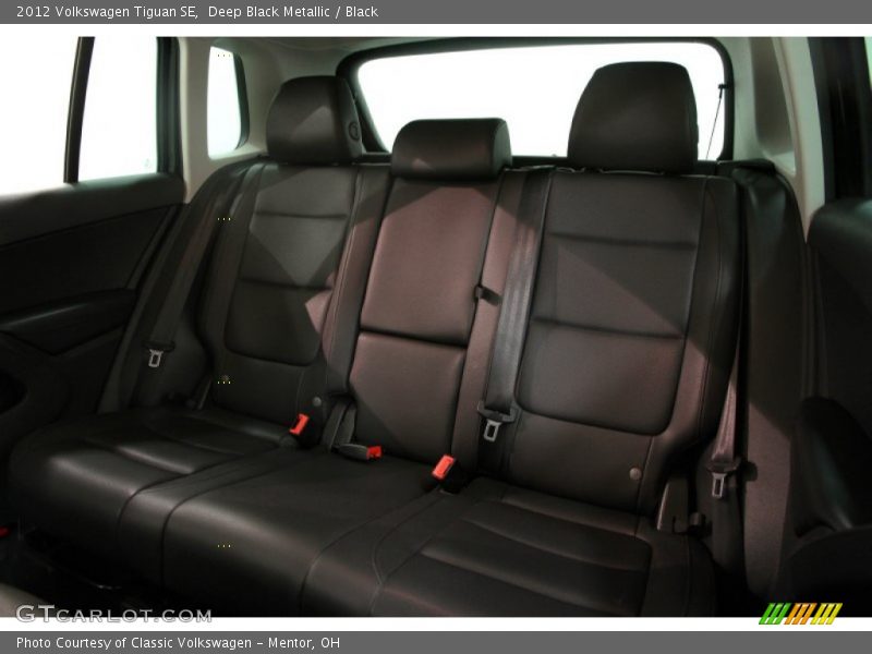 Deep Black Metallic / Black 2012 Volkswagen Tiguan SE