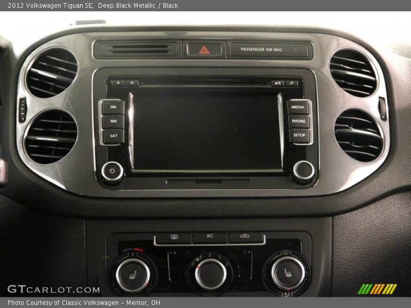 Deep Black Metallic / Black 2012 Volkswagen Tiguan SE