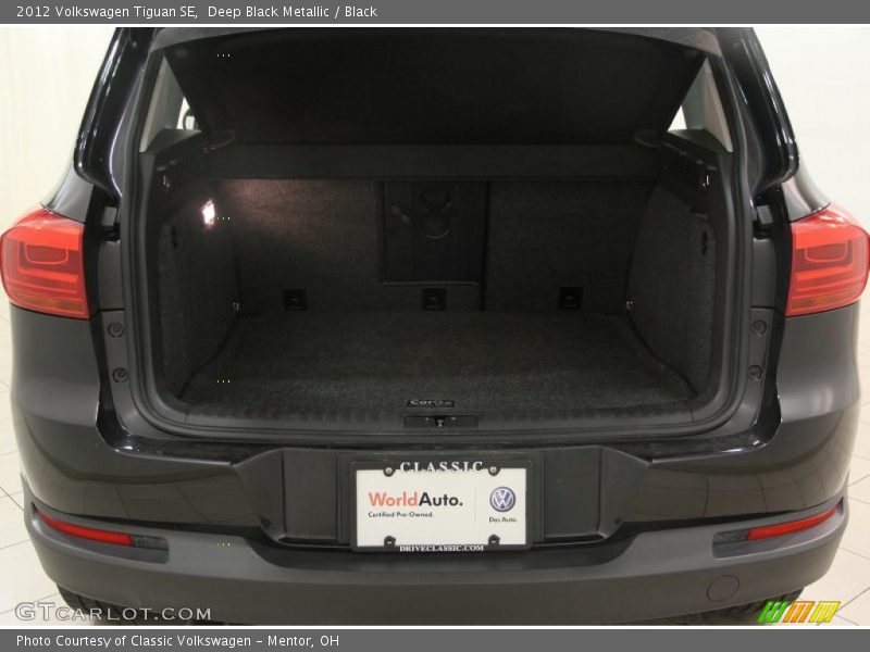 Deep Black Metallic / Black 2012 Volkswagen Tiguan SE