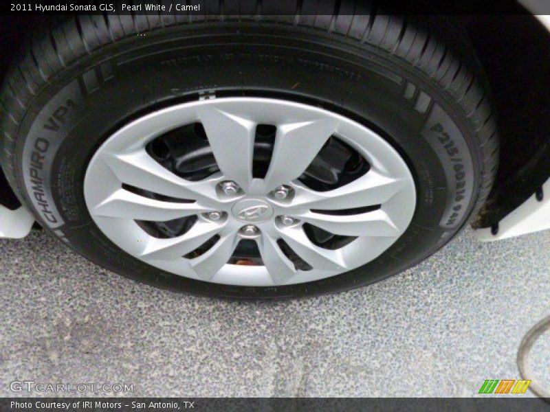 Pearl White / Camel 2011 Hyundai Sonata GLS