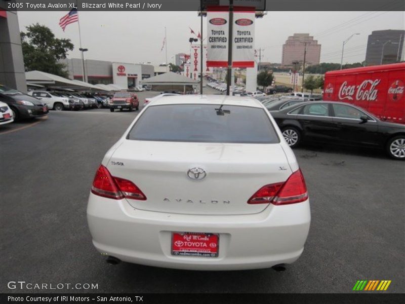 Blizzard White Pearl / Ivory 2005 Toyota Avalon XL