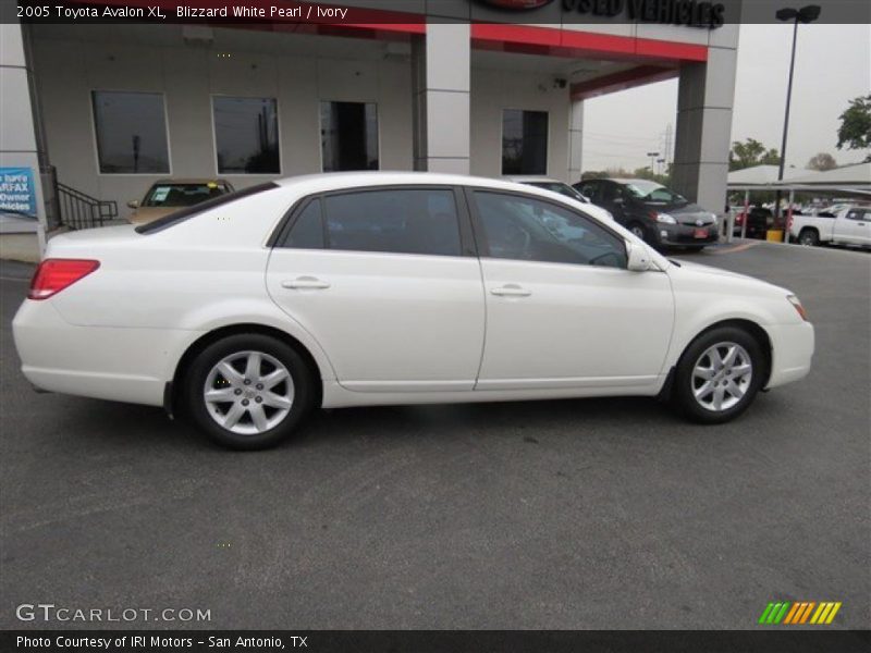 Blizzard White Pearl / Ivory 2005 Toyota Avalon XL