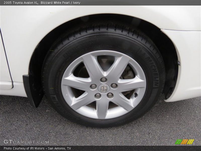 Blizzard White Pearl / Ivory 2005 Toyota Avalon XL