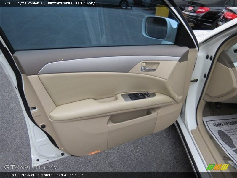 Blizzard White Pearl / Ivory 2005 Toyota Avalon XL