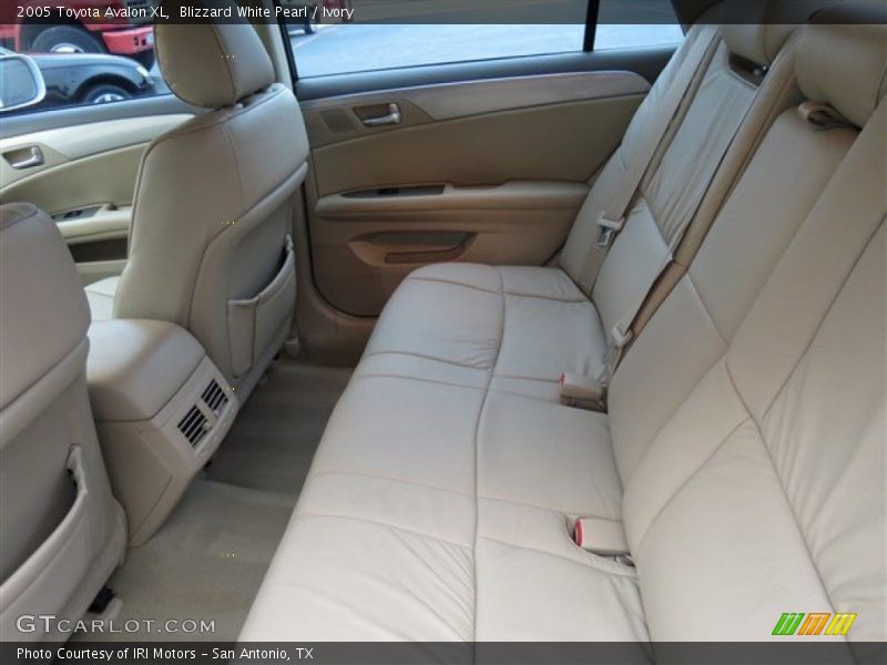 Blizzard White Pearl / Ivory 2005 Toyota Avalon XL