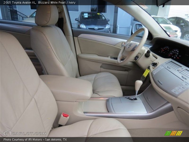 Blizzard White Pearl / Ivory 2005 Toyota Avalon XL