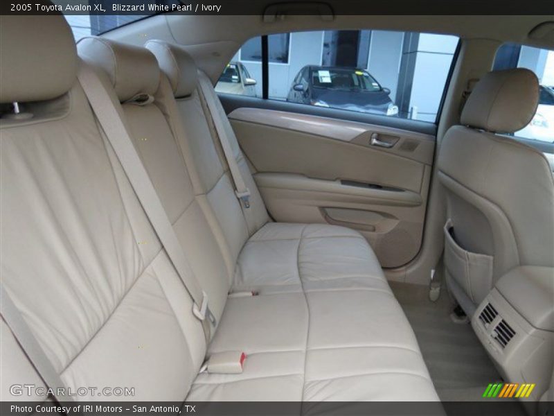 Blizzard White Pearl / Ivory 2005 Toyota Avalon XL