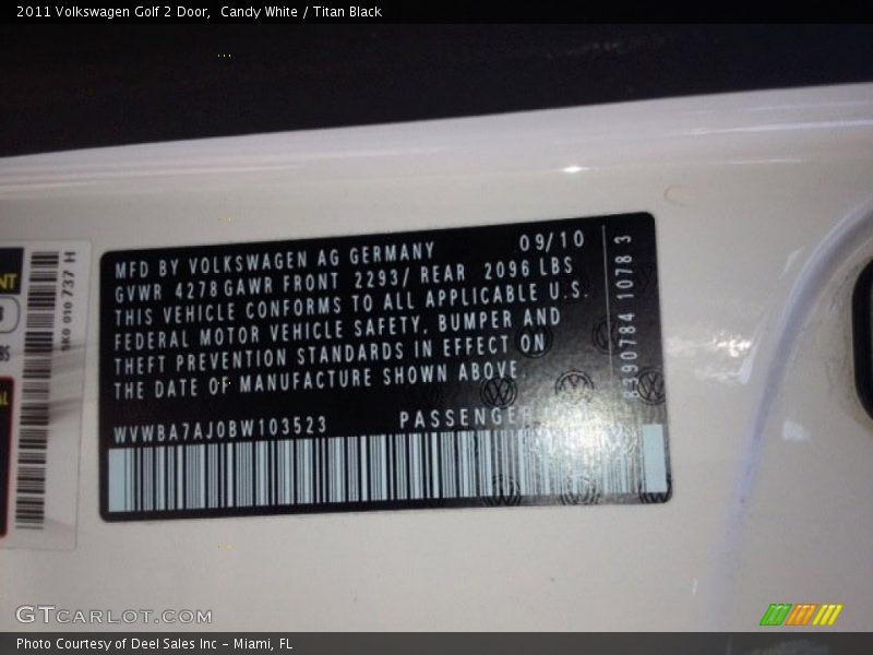 Candy White / Titan Black 2011 Volkswagen Golf 2 Door