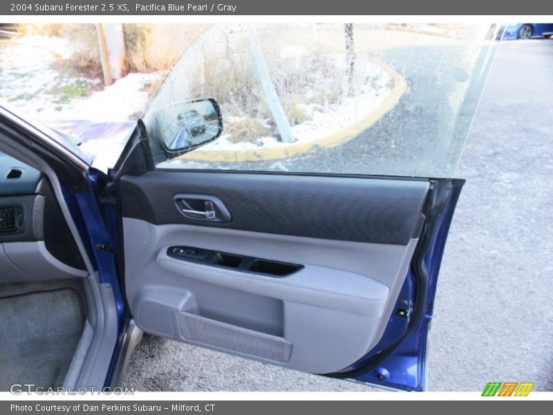 Pacifica Blue Pearl / Gray 2004 Subaru Forester 2.5 XS