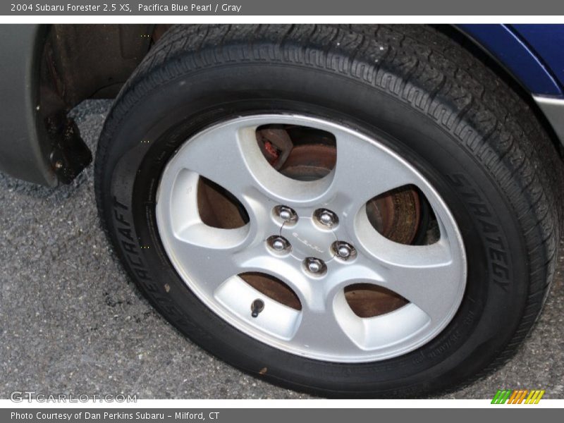 Pacifica Blue Pearl / Gray 2004 Subaru Forester 2.5 XS