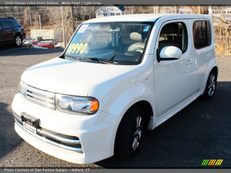 White Pearl / Light Gray 2009 Nissan Cube Krom Edition