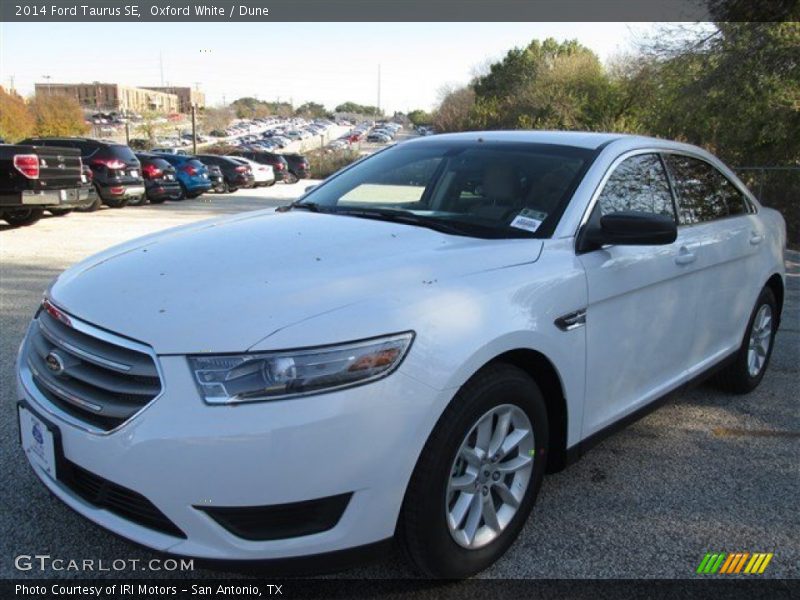 Oxford White / Dune 2014 Ford Taurus SE