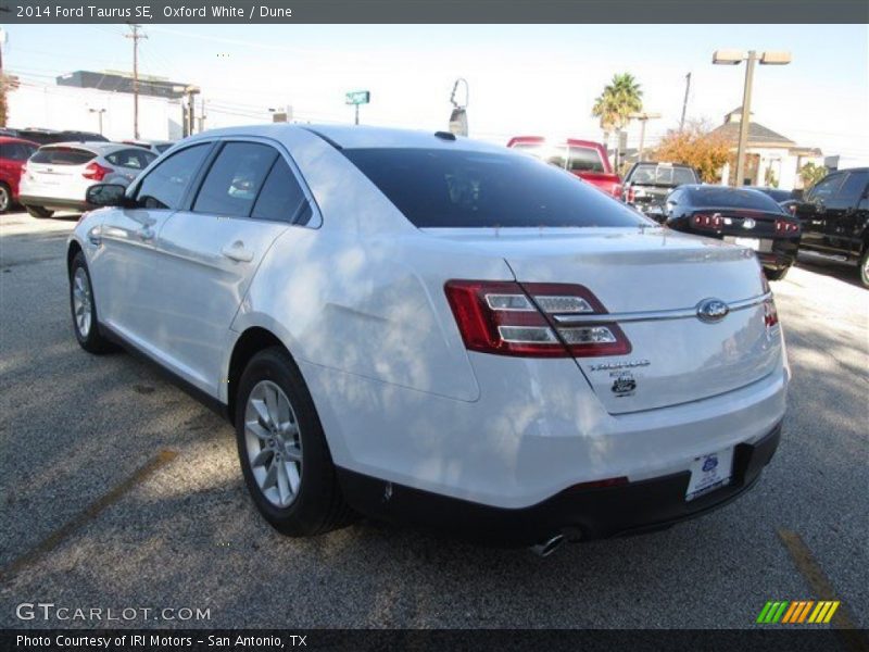 Oxford White / Dune 2014 Ford Taurus SE
