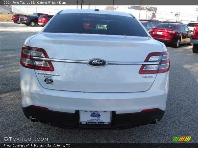 Oxford White / Dune 2014 Ford Taurus SE