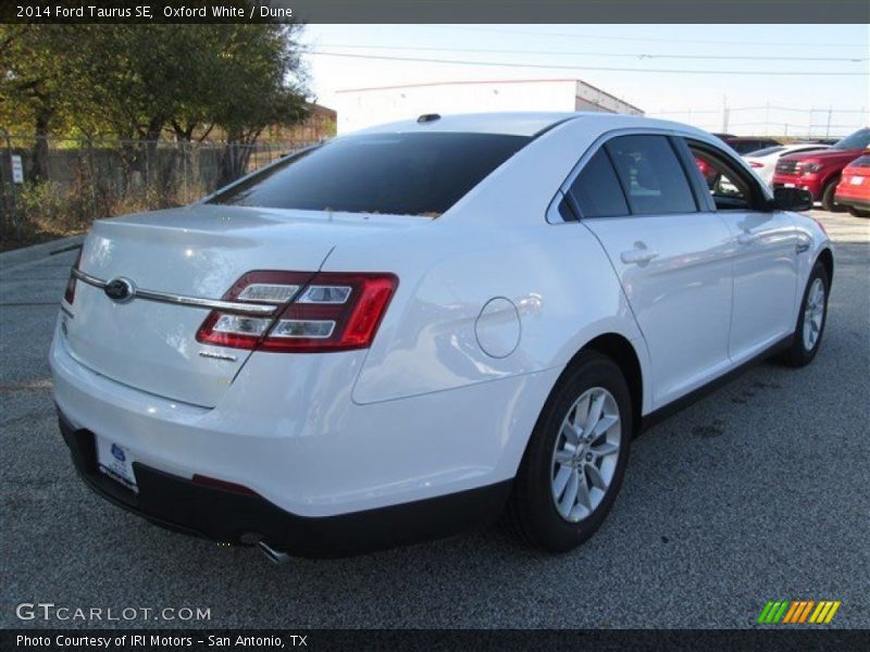 Oxford White / Dune 2014 Ford Taurus SE