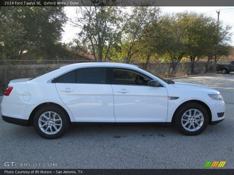 Oxford White / Dune 2014 Ford Taurus SE