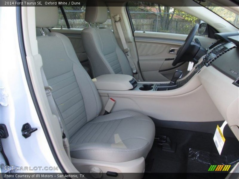 Front Seat of 2014 Taurus SE