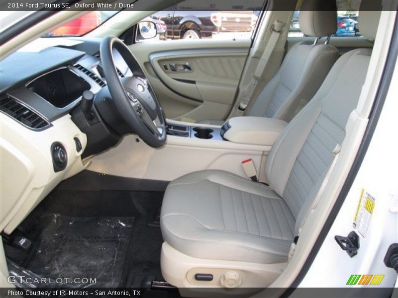 Front Seat of 2014 Taurus SE