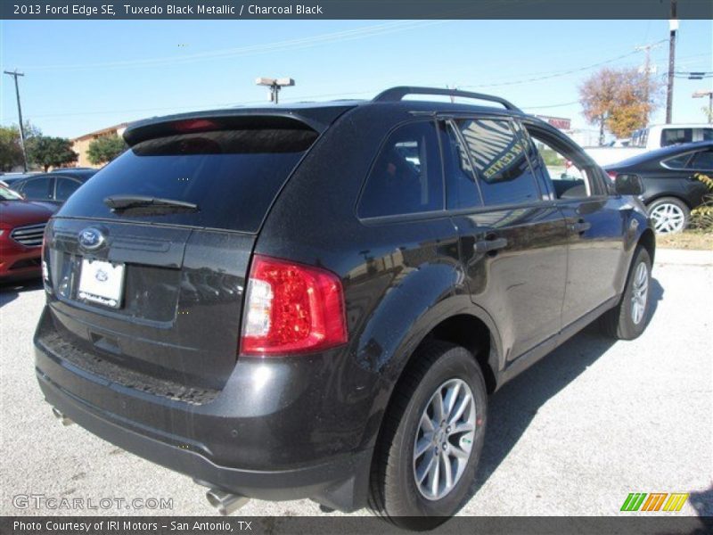 Tuxedo Black Metallic / Charcoal Black 2013 Ford Edge SE