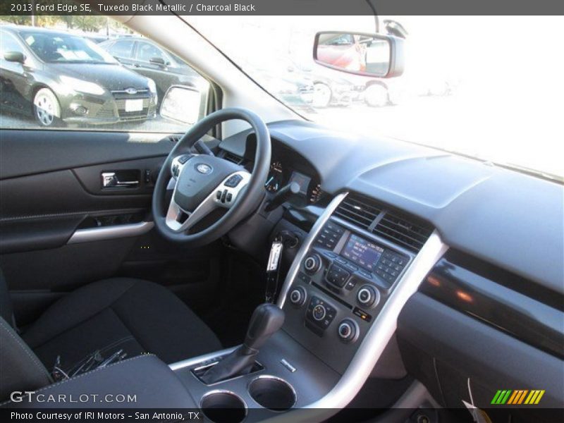 Tuxedo Black Metallic / Charcoal Black 2013 Ford Edge SE